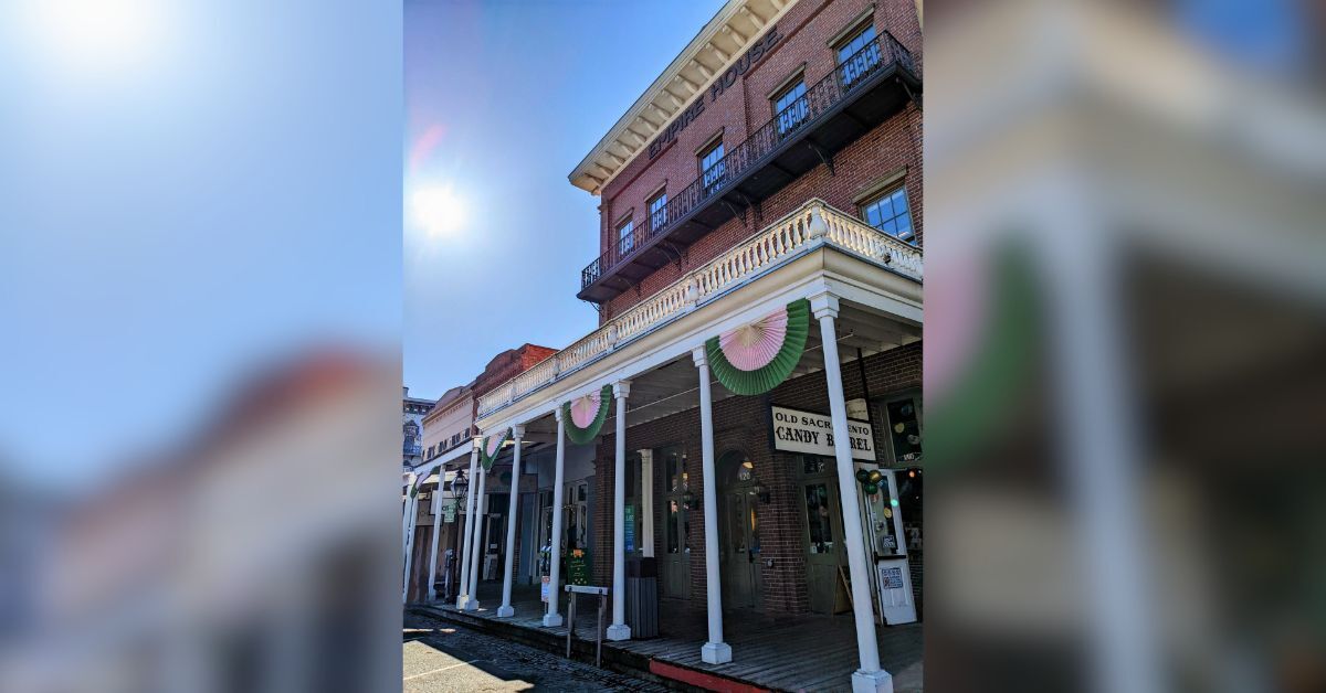 Using Flag Bunting To Boost Your Storefront Displays