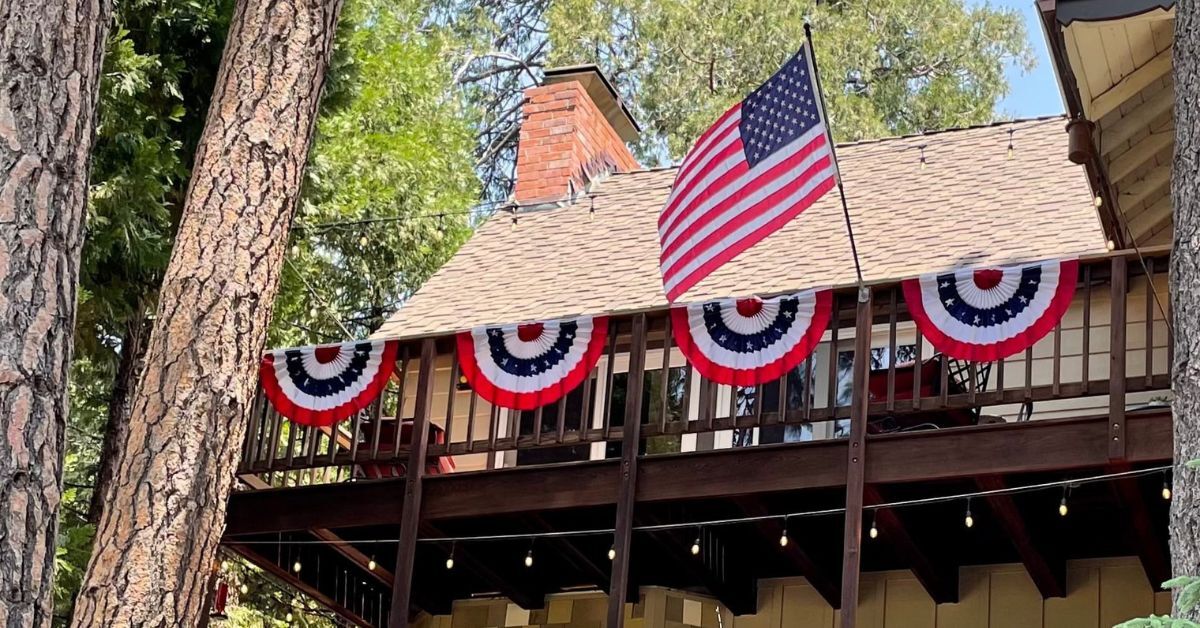 The Most Common Applications for Wall-Mounted Flagpoles